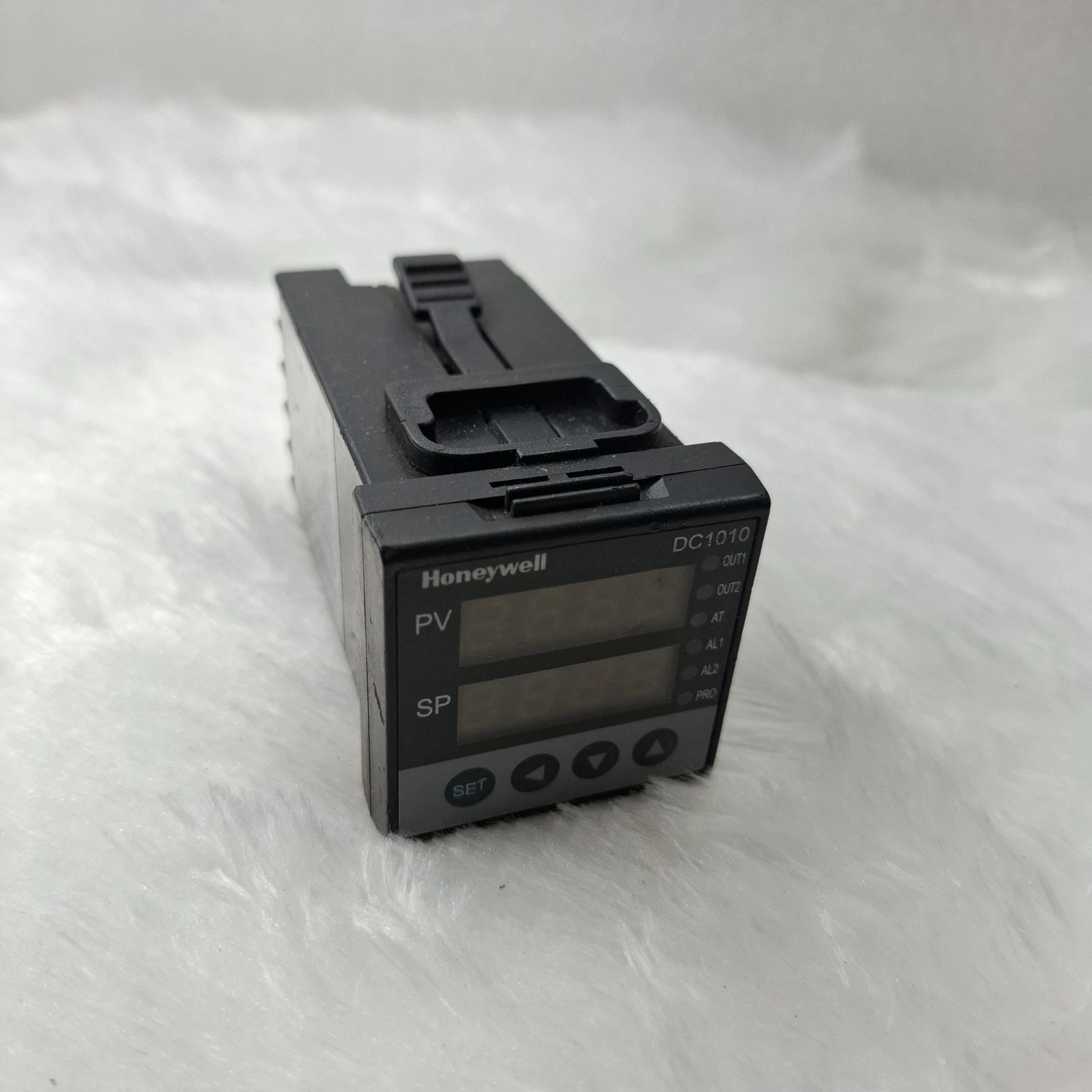 HONEYWELL DC1010 TEMPERATUE CONTROLLER DC1010